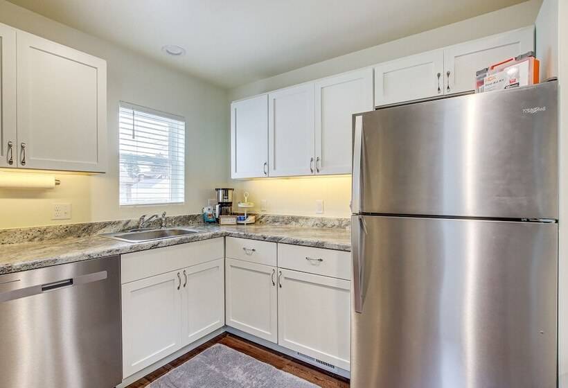 Dog Friendly Sheboygan Home   1 Mi To Town!