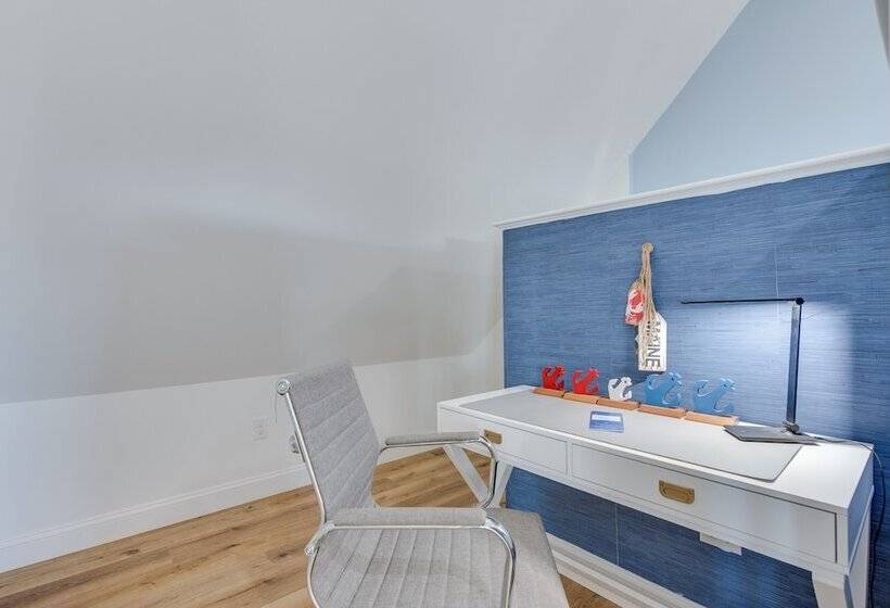 Downtown Ogunquit Home: 1 Mi To Beach!