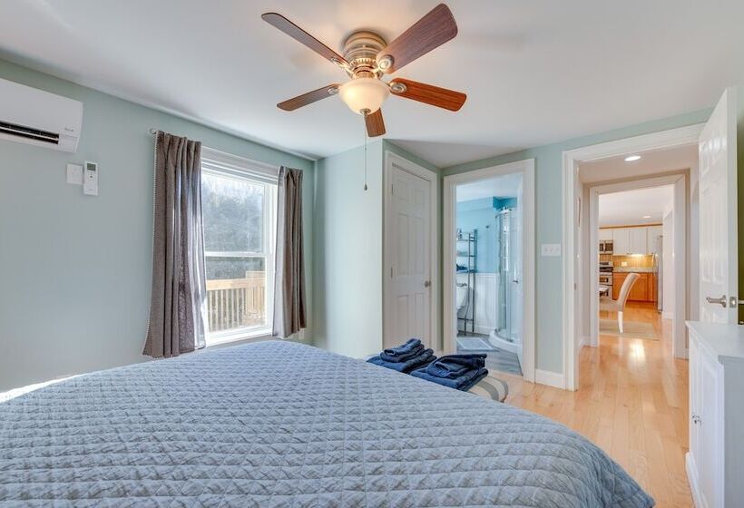 Downtown Ogunquit Home: 1 Mi To Beach!