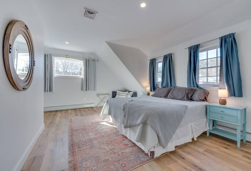 Downtown Ogunquit Home: 1 Mi To Beach!