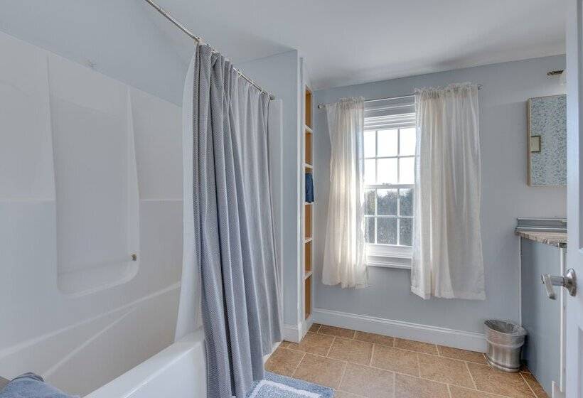 Downtown Ogunquit Home: 1 Mi To Beach!