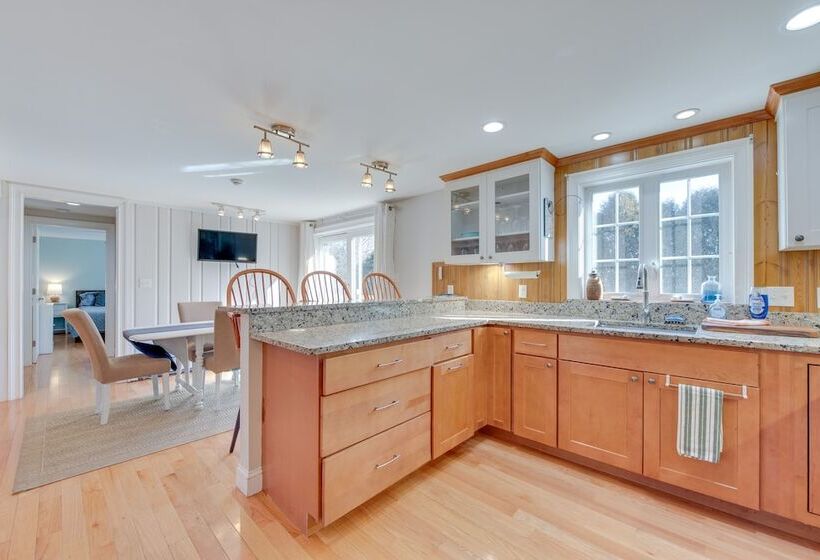 Downtown Ogunquit Home: 1 Mi To Beach!