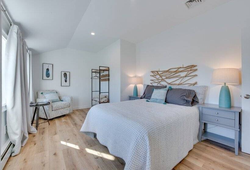 Downtown Ogunquit Home: 1 Mi To Beach!