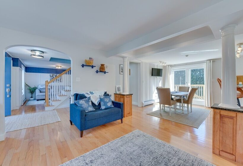 Downtown Ogunquit Home: 1 Mi To Beach!