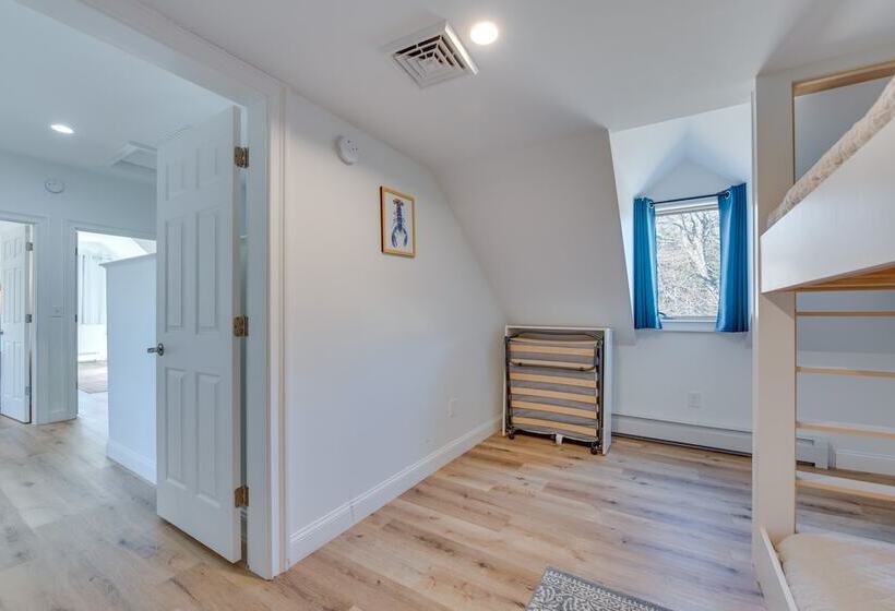 Downtown Ogunquit Home: 1 Mi To Beach!