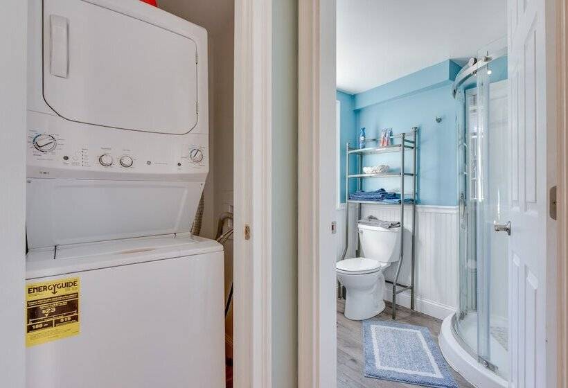 Downtown Ogunquit Home: 1 Mi To Beach!