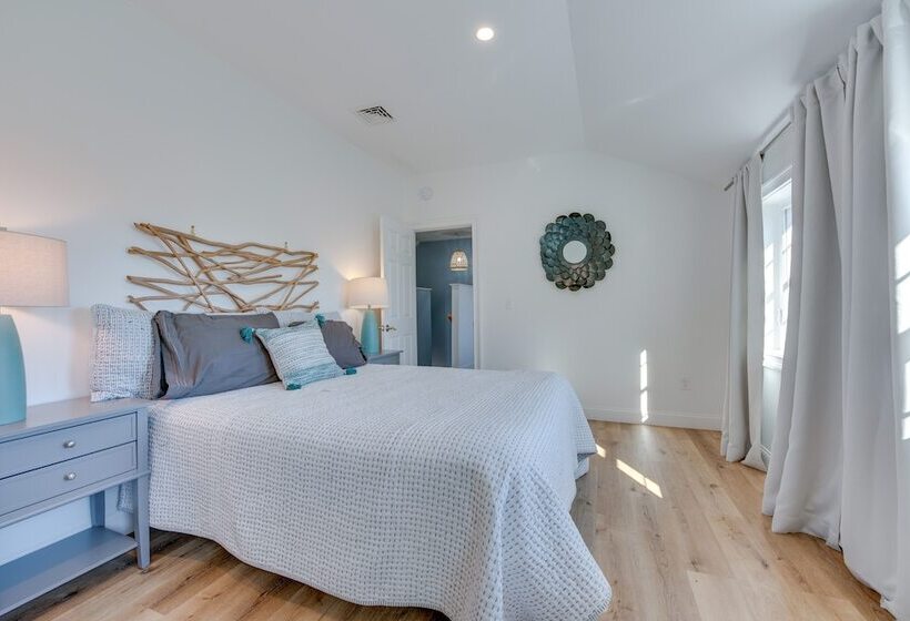 Downtown Ogunquit Home: 1 Mi To Beach!