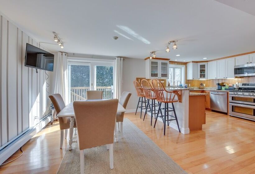 Downtown Ogunquit Home: 1 Mi To Beach!
