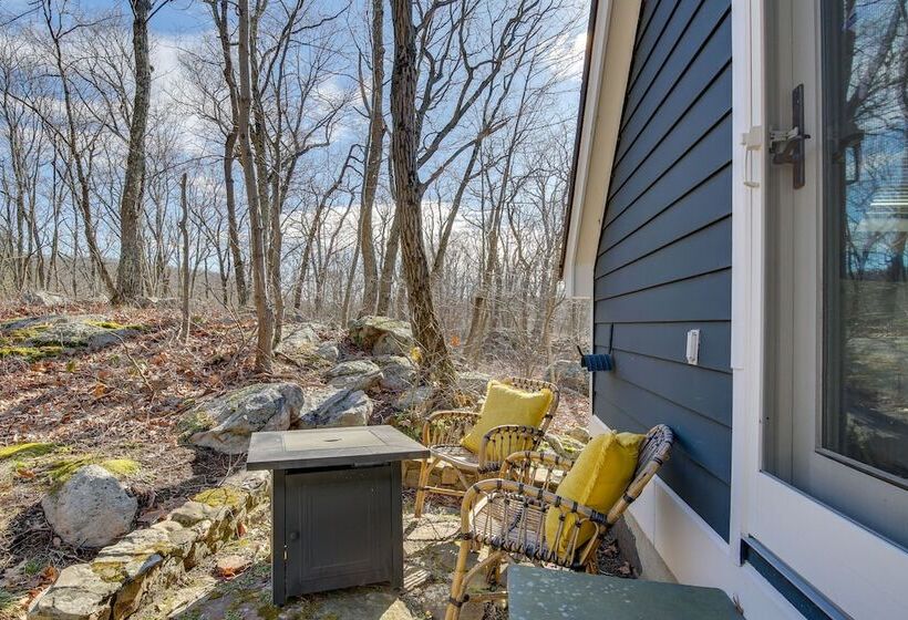Dreamy Hudson Valley Cottage W/ State Park Views