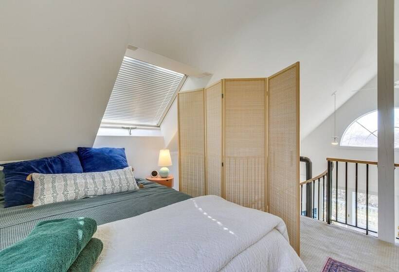 Dreamy Hudson Valley Cottage W/ State Park Views