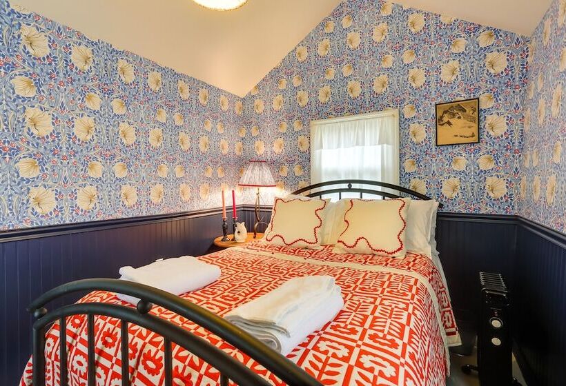 Wantage Getaway W/ Private Pickleball Court!