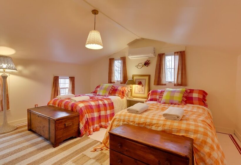 Wantage Getaway W/ Private Pickleball Court!