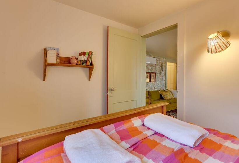 Wantage Getaway W/ Private Pickleball Court!