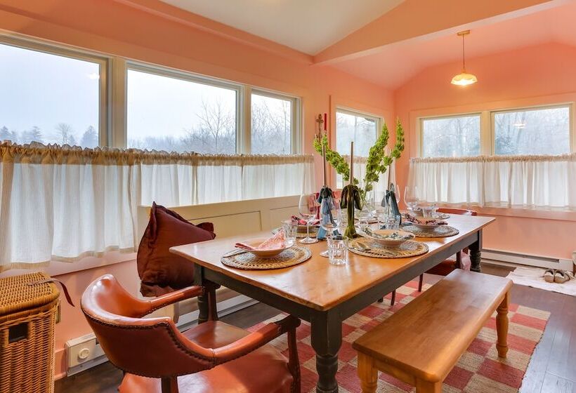 Wantage Getaway W/ Private Pickleball Court!