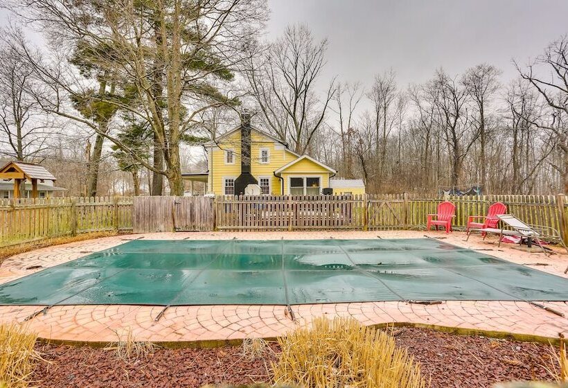 Wantage Getaway W/ Private Pickleball Court!