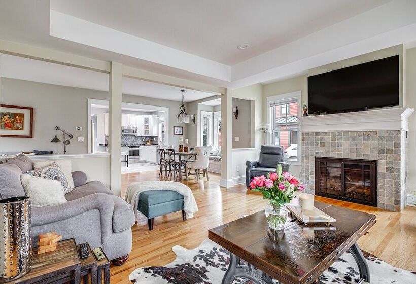 Elegant Saratoga Springs Stay: Walk To Town, Track