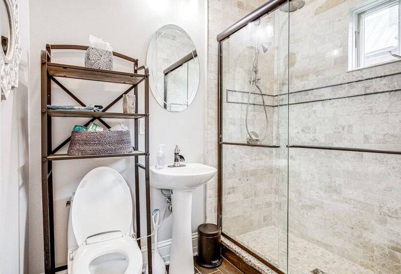 Elegant Saratoga Springs Stay: Walk To Town, Track