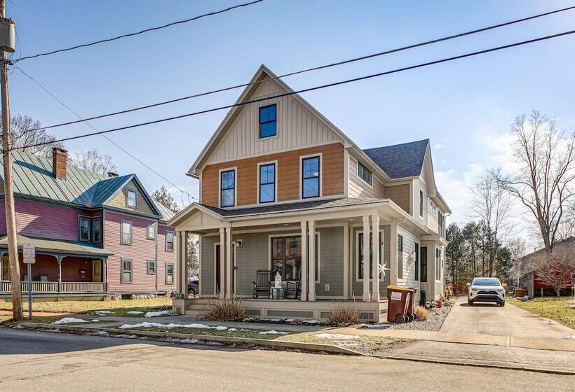 Elegant Saratoga Springs Stay: Walk To Town, Track