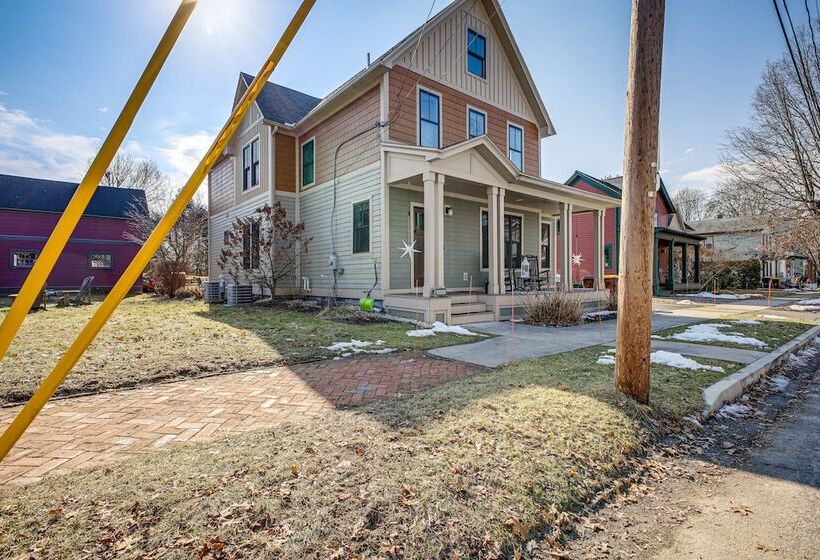 Elegant Saratoga Springs Stay: Walk To Town, Track