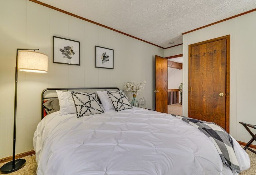 Family Friendly Big Bass Lake Vacation Rental!