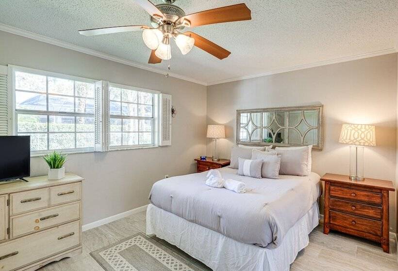 Family Friendly Lakeland Home W/ Patio + Yard!