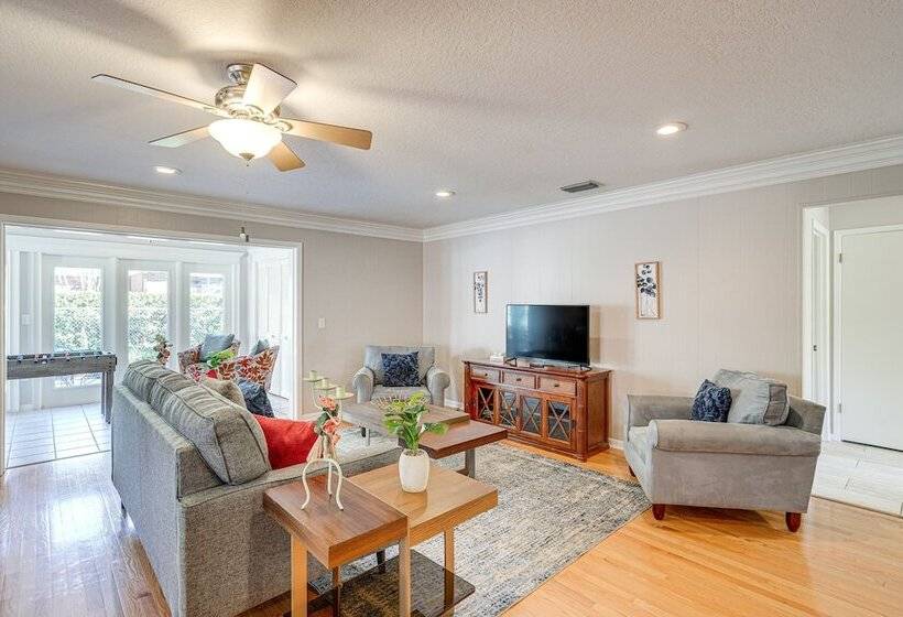 Family Friendly Lakeland Home W/ Patio + Yard!