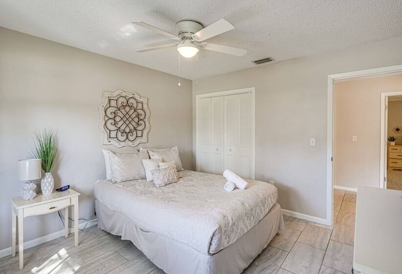 Family Friendly Lakeland Home W/ Patio + Yard!