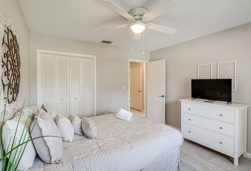 Family Friendly Lakeland Home W/ Patio + Yard!