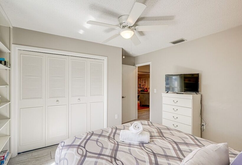 Family Friendly Lakeland Home W/ Patio + Yard!