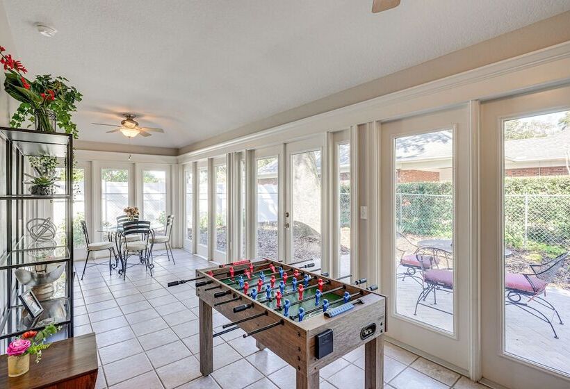 Family Friendly Lakeland Home W/ Patio + Yard!