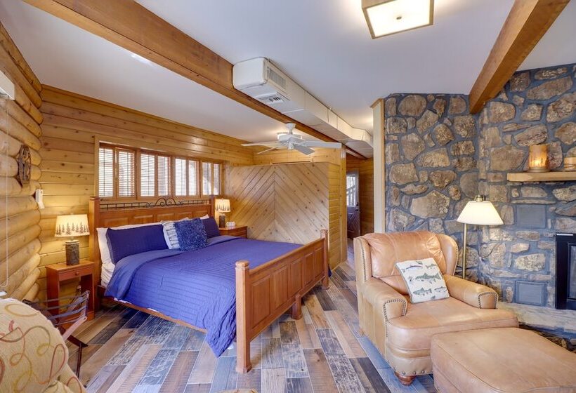 Family Friendly Riverfront Manor On The Little Red