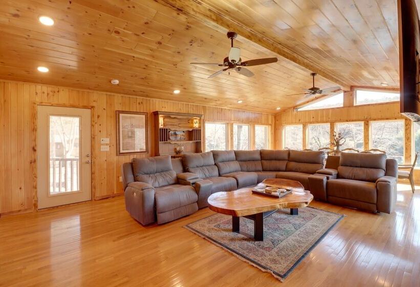 Family Friendly Riverfront Manor On The Little Red