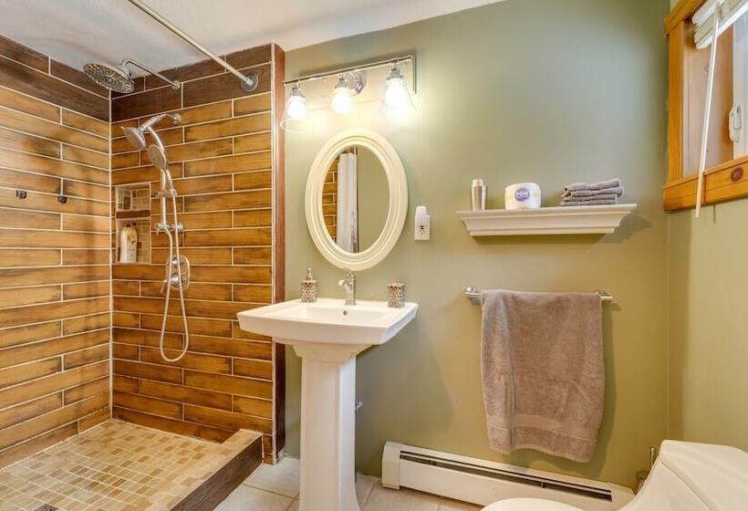 Farmhouse Cottage W/ Hot Tub, Near Titus Mountain!