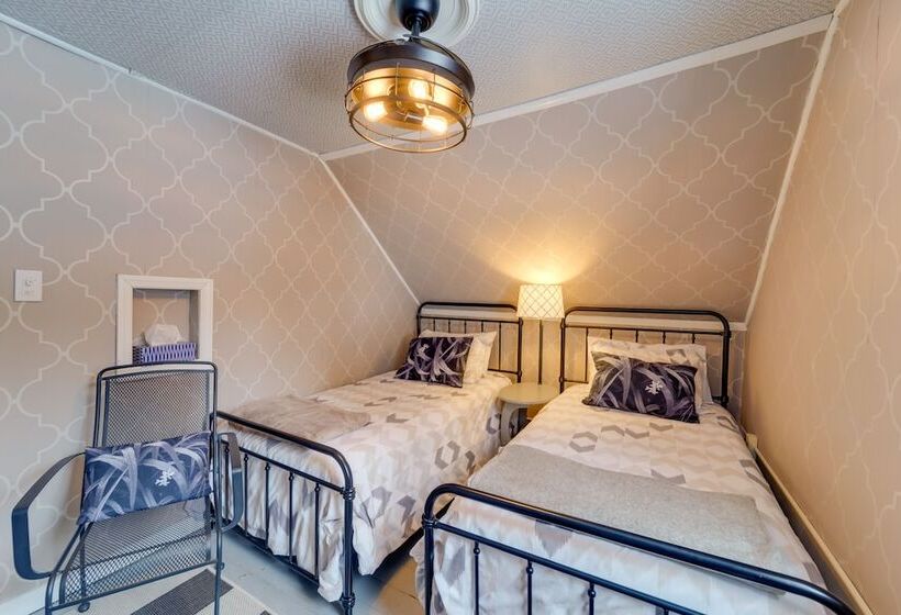 Farmhouse Cottage W/ Hot Tub, Near Titus Mountain!