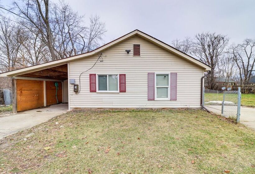 Farmington Hills Home W/ Yard: 20 Mi To Detroit