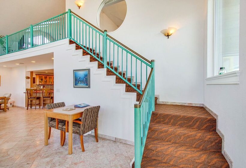 Oceanfront Castle  W/ Hot Tub & Game Room