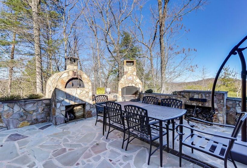 Gorgeous Blue Ridge Mountain Retreat: Deck + View!