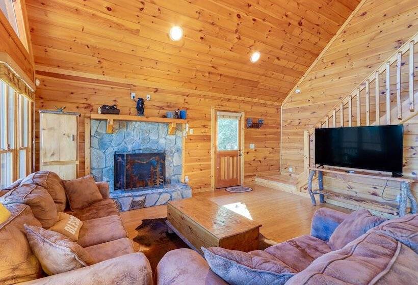 Gorgeous Blue Ridge Mountain Retreat: Deck + View!