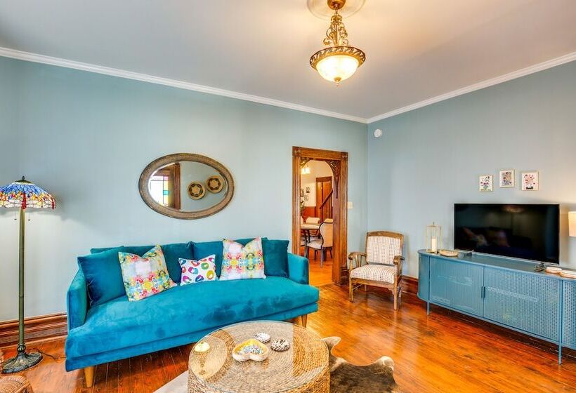 Granbury Home W/ Fire Pit, Walk To The Square!