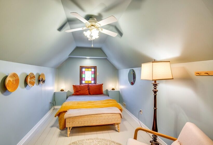 Granbury Home W/ Fire Pit, Walk To The Square!