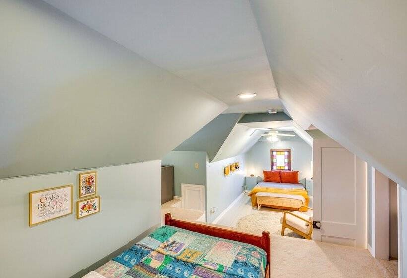 Granbury Home W/ Fire Pit, Walk To The Square!