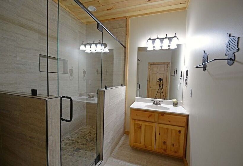 Hickory Hollow Lodge