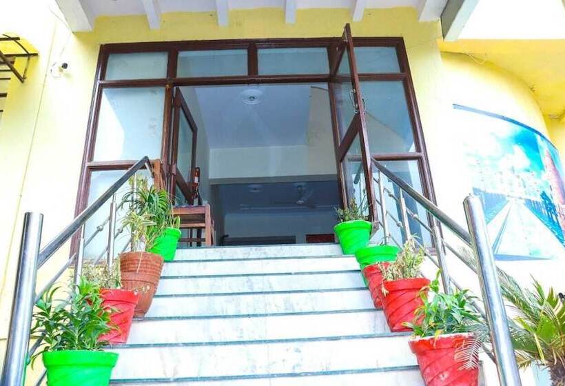 ホテル Ambika Palace By Shiwani Associate