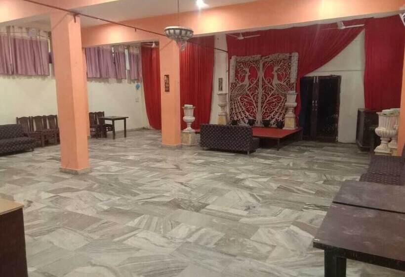 ホテル Ambika Palace By Shiwani Associate