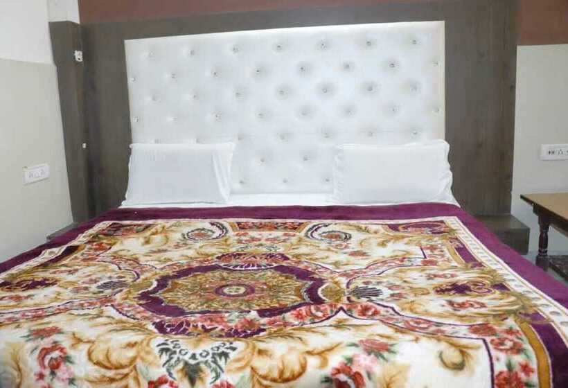 ホテル Ambika Palace By Shiwani Associate