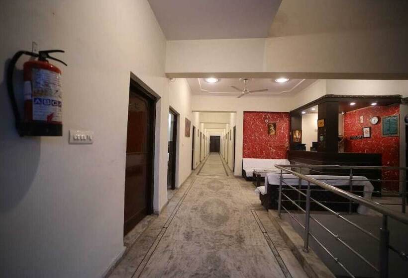 ホテル Ambika Palace By Shiwani Associate