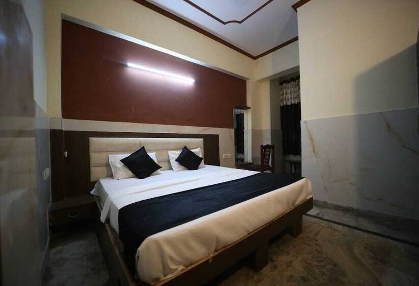 ホテル Ambika Palace By Shiwani Associate