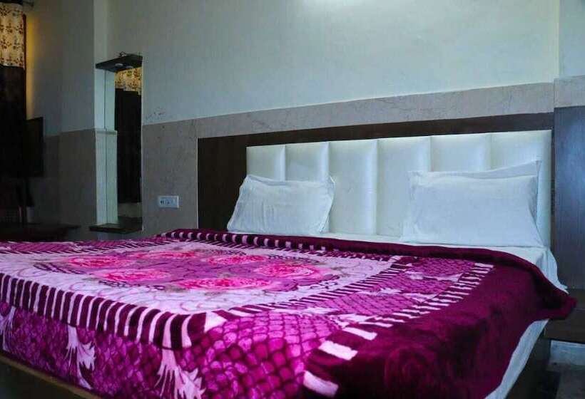 ホテル Ambika Palace By Shiwani Associate