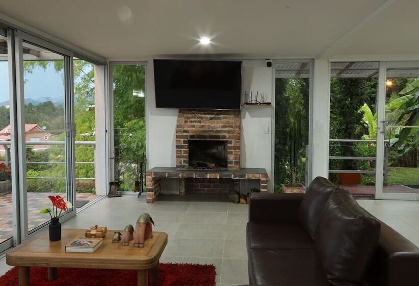 Отель Bania Travels