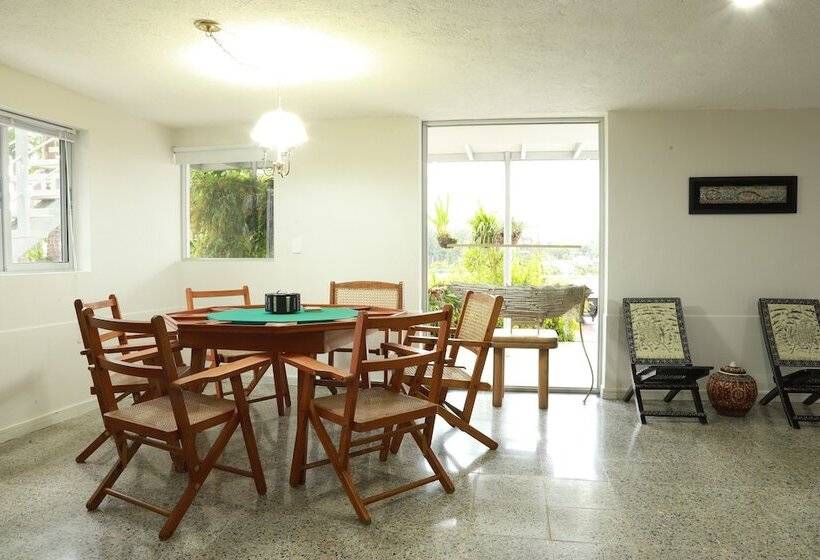 Отель Bania Travels